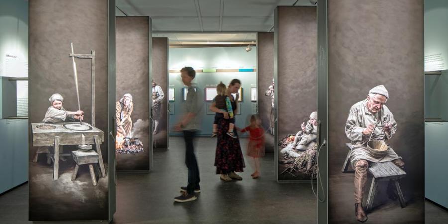 Blick in die Ausstellung im Innenbereich des Freilichtmuseums