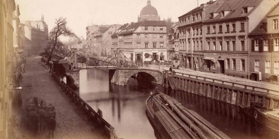 Jungfernbrücke und Schleusengraben um 1885