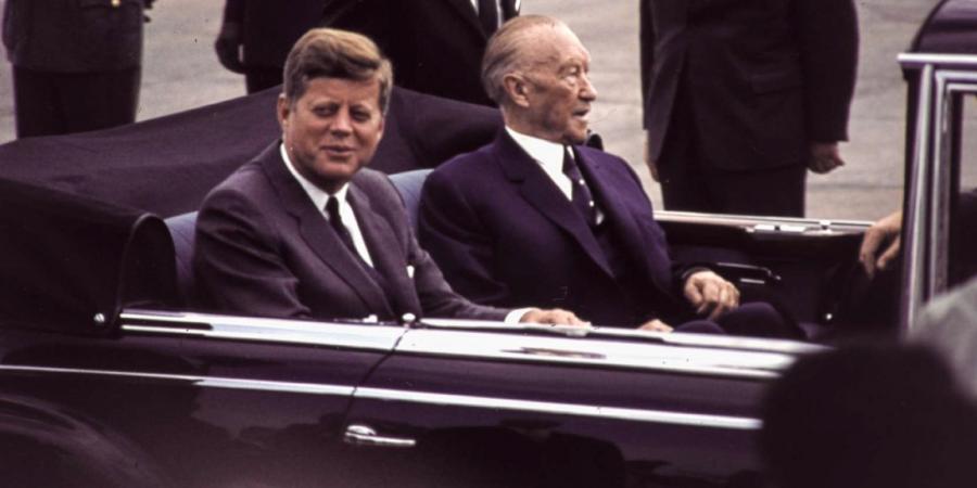 Kennedy mit Bundeskanzler Konrad Adenauer.