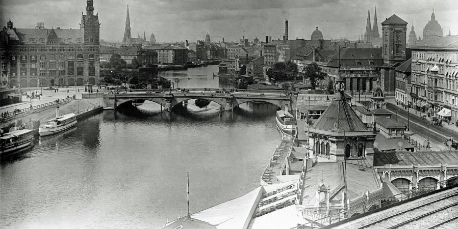 Die Waisenbrücke 1904