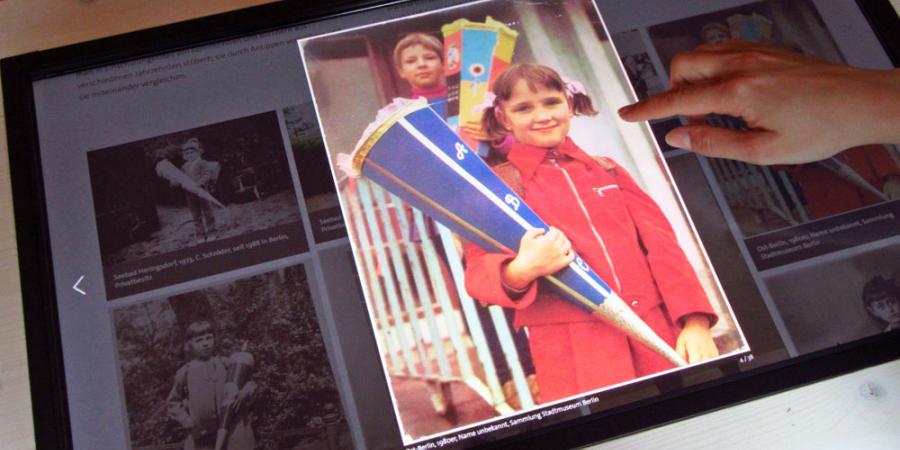 Das Online-Bilderalbum in den [Probe]Räumen des Märkischen Museums © Stadtmuseum Berlin | Foto: Mirjam Koring