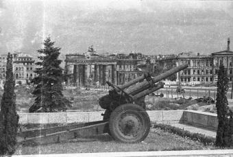 Sowjetisches Ehrenmal im Tiergarten © Stadtmuseum Berlin | Foto: Cecil F.S. Newman