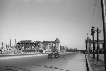 Charlottenburger Tor | Cecil F. S. Newman © Stadtmuseum Berlin