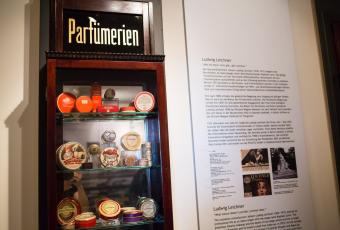 Die Ausstellung widmet sich noch weiteren Berlin Parfümeuren