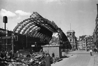 Bahnhof Alexanderplatz mit Dircksenstraße | Cecil F. S. Newman © Stadtmuseum Berlin