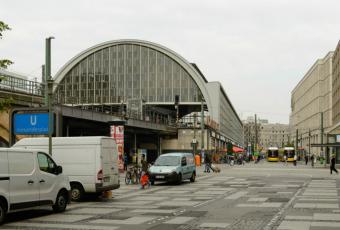 Bahnhof Alexanderplatz und Dircksenstraße von Südosten aus gesehen; Mitte | Foto: Jochen Wermann © Stadtmuseum Berlin