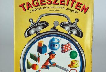 „Tageszeiten“, VEB Plasticart Annaberg-Buchholz (DDR), 1988 © Stadtmuseum Berlin | Foto: Silvia Thyzel