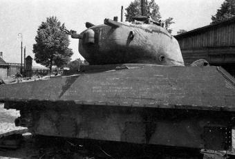 Wrack eines „Lend-Lease“-Panzers M4 „Sherman“ © Stadtmuseum Berlin | Foto: Cecil F.S. Newman