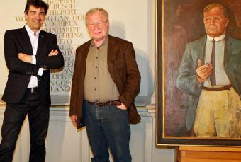 Paul Spies (links), der Direktor des Stadtmuseums Berlin, mit dem Schauspieler und Steinrück-Enkel Michael Hanemann. © Stadtmuseum Berlin | Foto: Barbara Braun