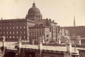 Das Berliner Schloss mit Schlossfreiheit und Schlossbrücke um 1885