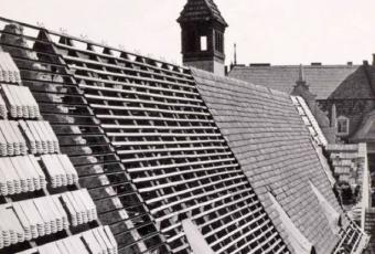 Das teilweise neu gedeckte Dach der Großen Halle, 1951 © Stadtmuseum Berlin | Hausarchiv