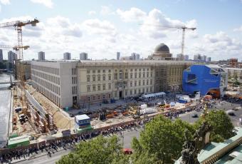 Blick vom Berliner Dom auf das Humboldt Forum