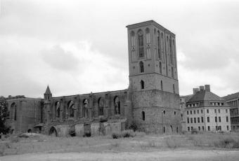 Die Ruine der Nikolaikirche 1957