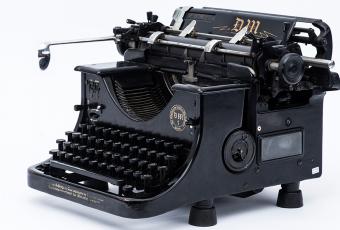 Schreibmaschine Olympia DM1, nach 1933 © Stadtmuseum Berlin | Foto: Oliver Ziebe