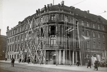 Beginn der Abbrucharbeiten am „Palais Ephraim“, 1936