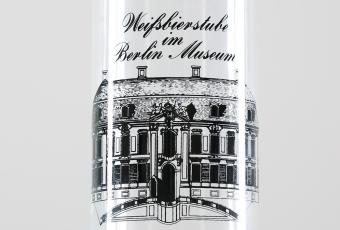 Trinkglas Weißbierstube im Berlin Museum, um 1980