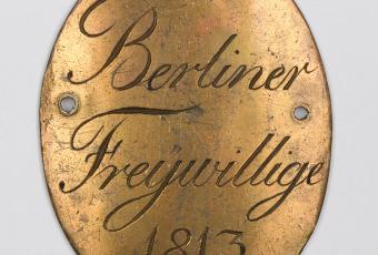Patronentaschenschild der Berliner Freiwilligen, 1813 © Stadtmuseum Berlin | Foto: Michael Setzpfandt