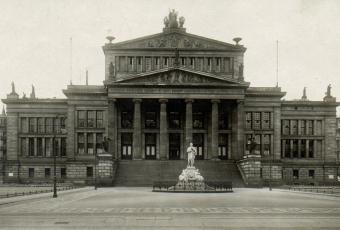 Staatliches Schauspielhaus am Gendarmenmarkt, Postkarte, 1925 © Stadtmuseum Berlin