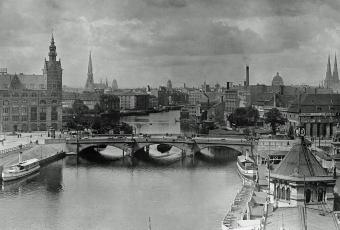 Die von 1892 – 1894 errichtete steinerne Waisenbrücke © Landesarchiv Berlin | Foto: Waldemar Titzenthaler