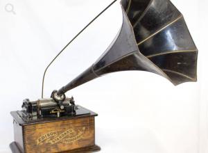 Edison Standard-Phonograph (Außenansicht)