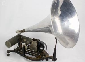 Lyra-Phonograph, um 1902