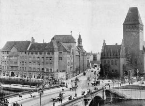 Das Marinehaus am Märkischen Platz auf einem Foto von 1910