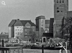 Foto von Marinehaus und Märkischem Museum nach dem Zweiten Weltkrieg