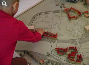 Ein Kind strukturiert das Berliner Stadtbild neu