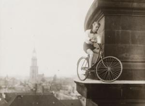 Sensationsartist Kurt Kunau auf dem Berliner Dom | © Stadtmuseum Berlin