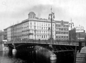 Die Weidendammer Brücke, 1897 © Stadtmuseum Berlin | Foto: Herrmann Rückwardt