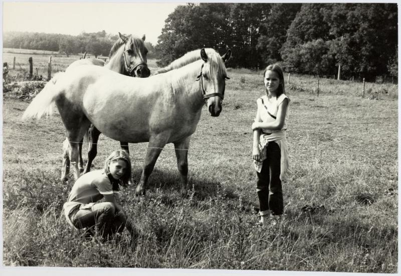 Mädchen und Pferde, unbekannter Ort, um 1980