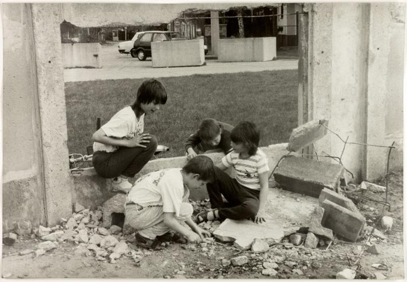 Mauerspielplatz, Berlin, um 1990